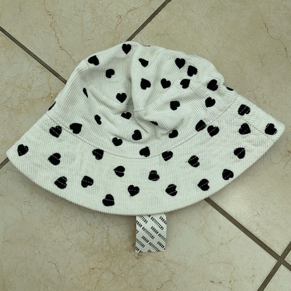 Urban Outfitters NWT bucket hat - Picture 1 of 2